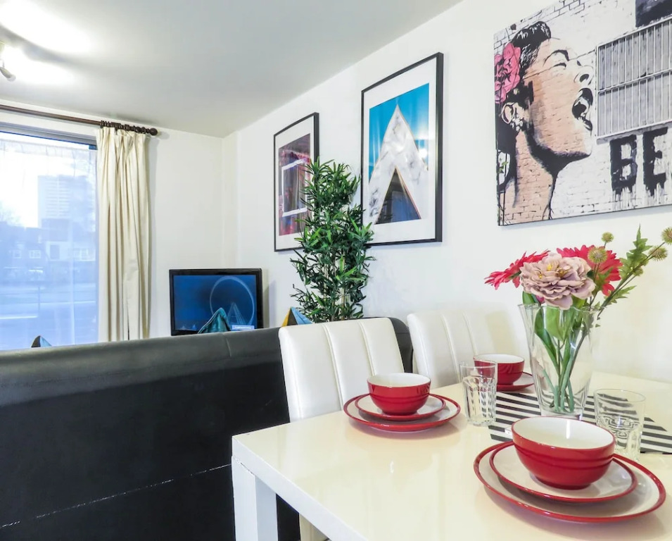 Tudors Esuites Skyline City Apartment
