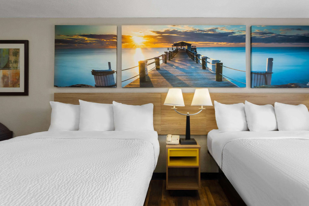 Days Inn by Wyndham St. Petersburg Central