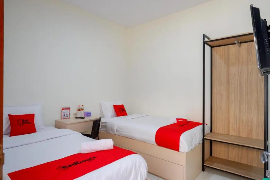 RedDoorz near Alun Alun Kudus 2