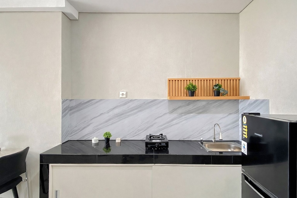 Clean Space And Well Located 2Br At Nifarro Park Apartment