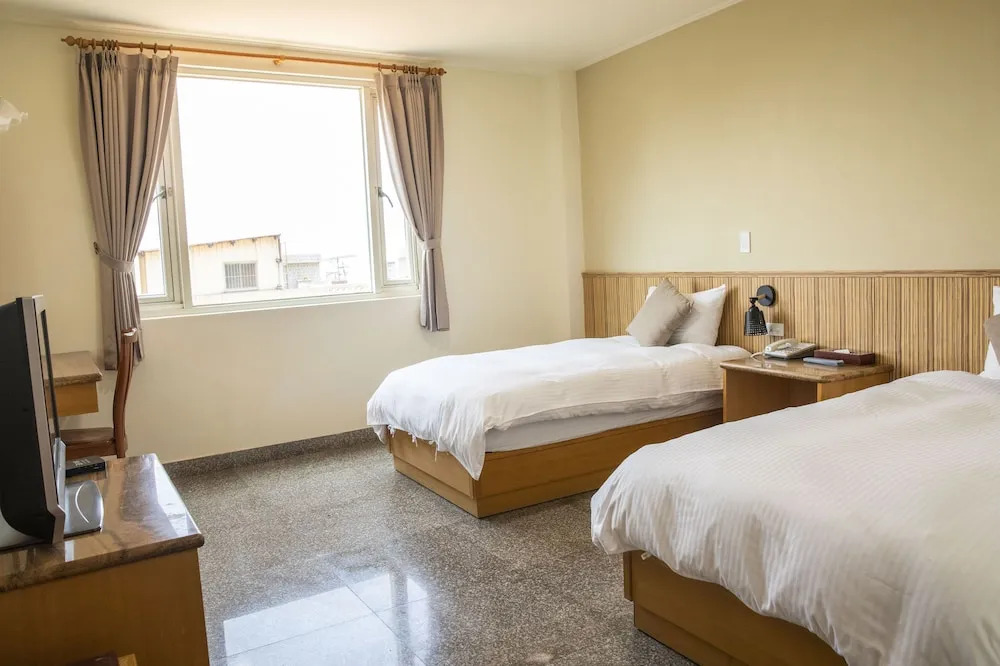 Holiday Hotel