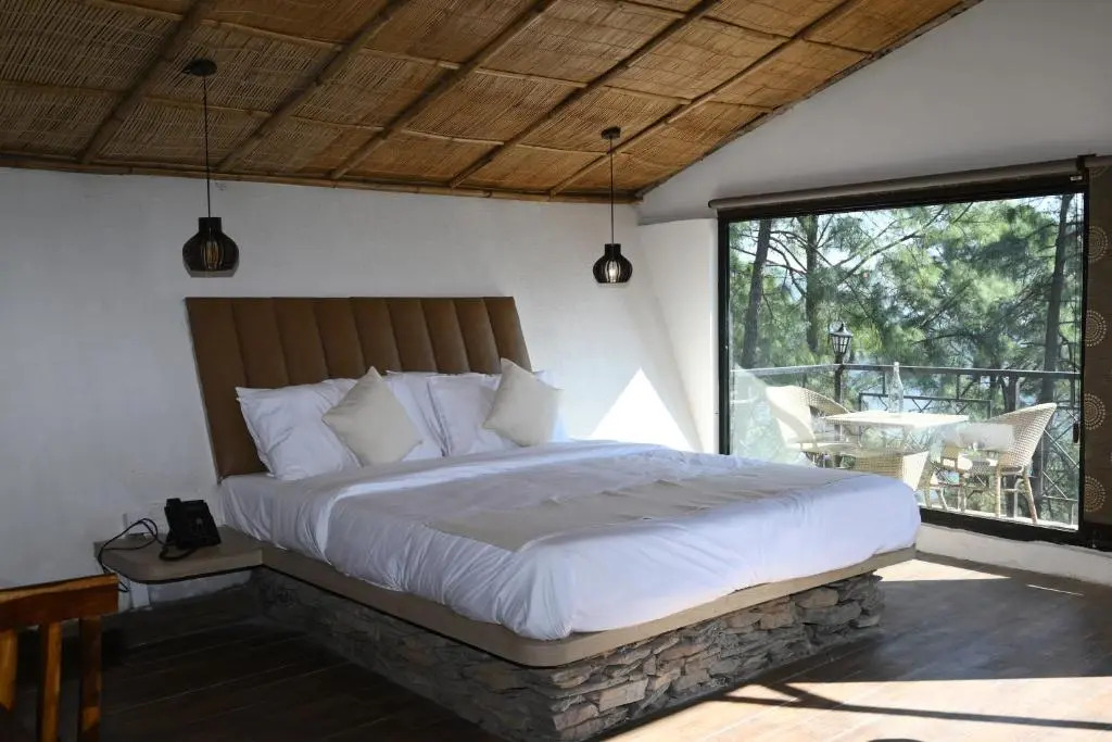 StayVista at tatvam-Mountain views & EV Station