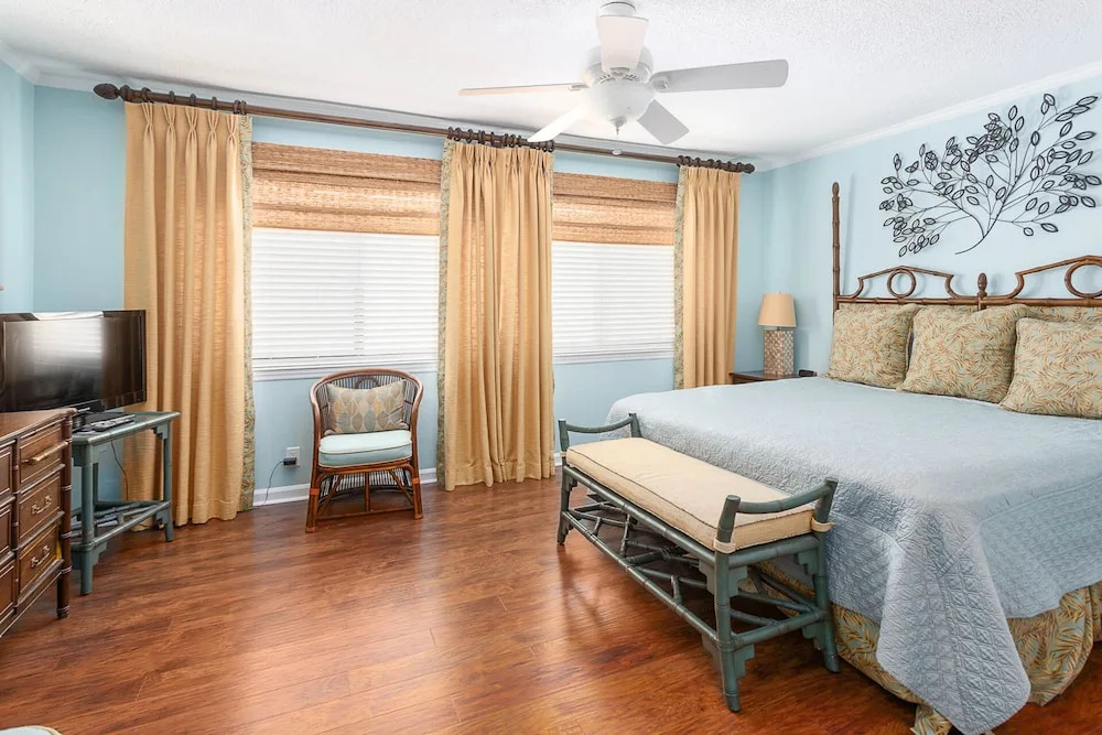 543 Beachview Drive by Hodnett Cooper