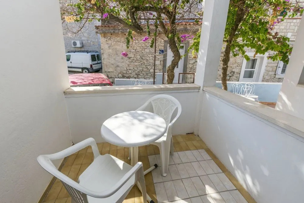 Apartments and Rooms Jakov