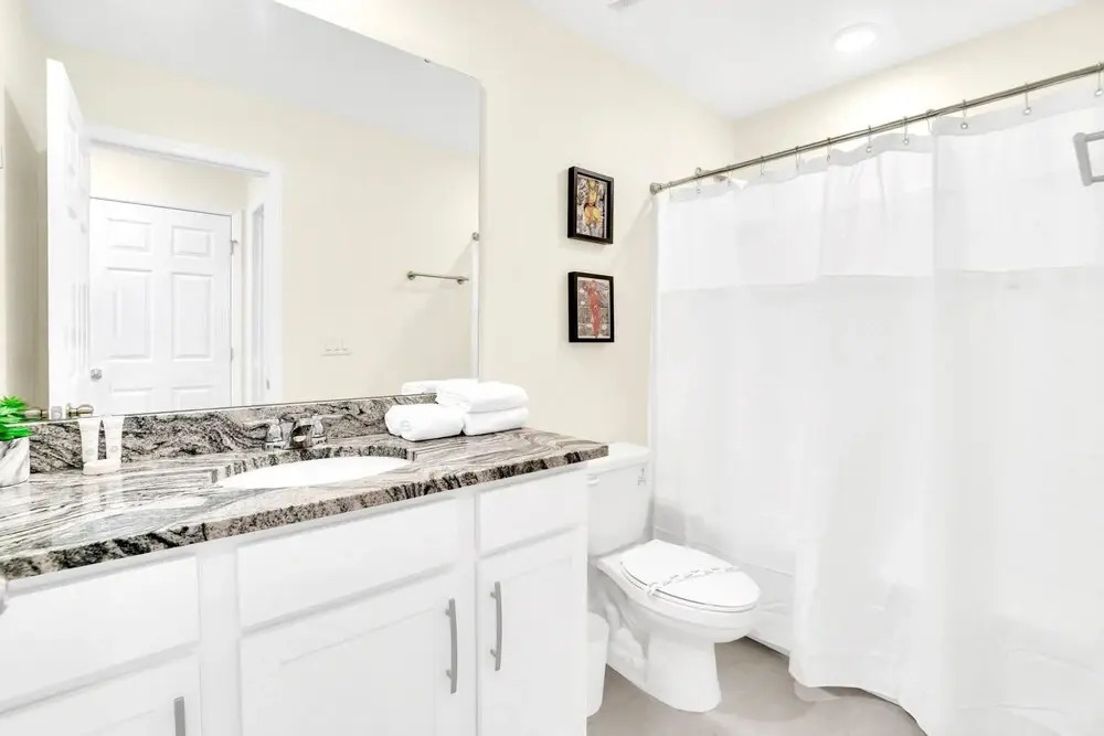 Vibrant 7BR Home With Pool Hot Tub and Games Room