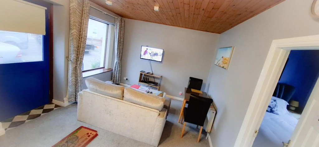 Blue Door 1 Bedroom Apartment for couple Carrigart