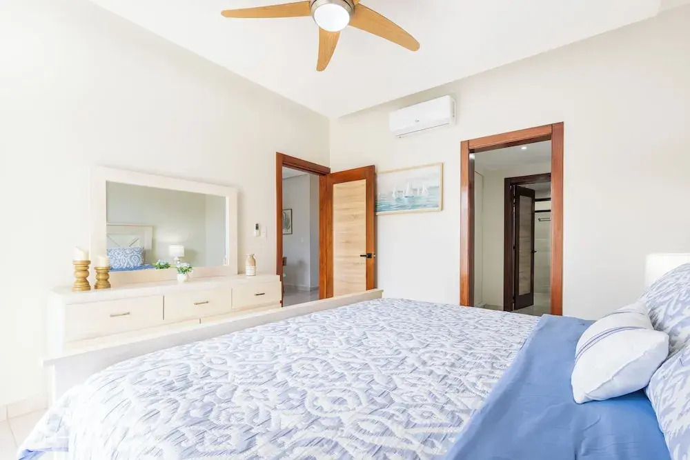 Stylish 1BR Apartment – Pool Access, Close to Beach