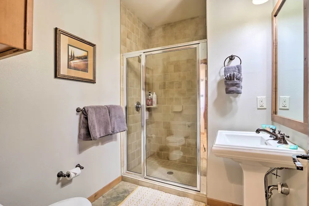 Ski-In/Ski-Out Donnelly Townhome w/ Hot Tub
