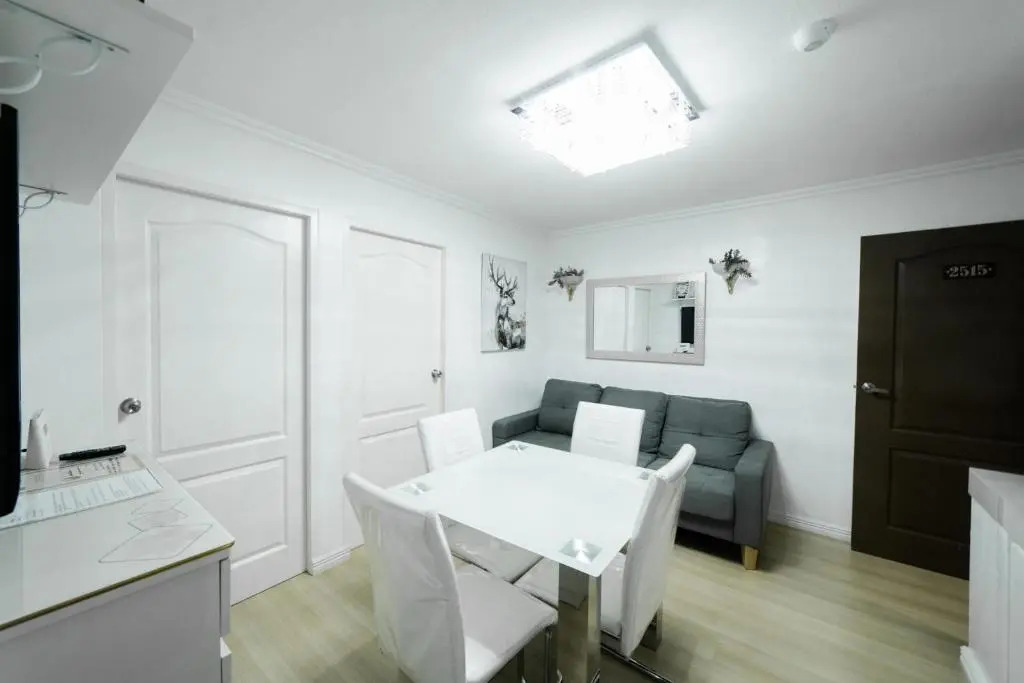 Charming Brand New 2 Bedroom Condo @One Oasis