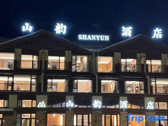 Altay Shanyun Hotel (Jiangjunshan Ski Resort)
