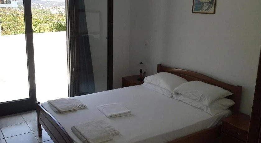 Minos Apartments & Studios
