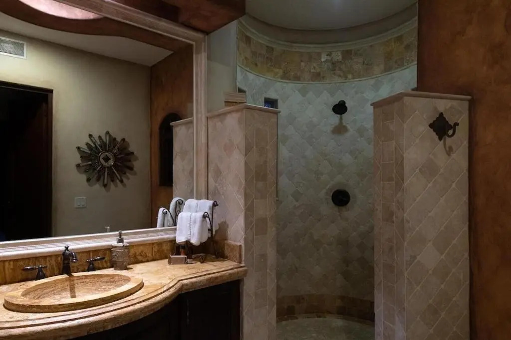 Stunning 6BD Pedregal Villa Maria