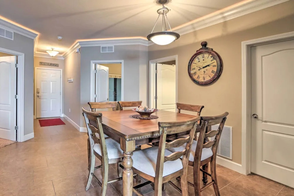 Lakefront Patio, Pool Access! Lands End Condo