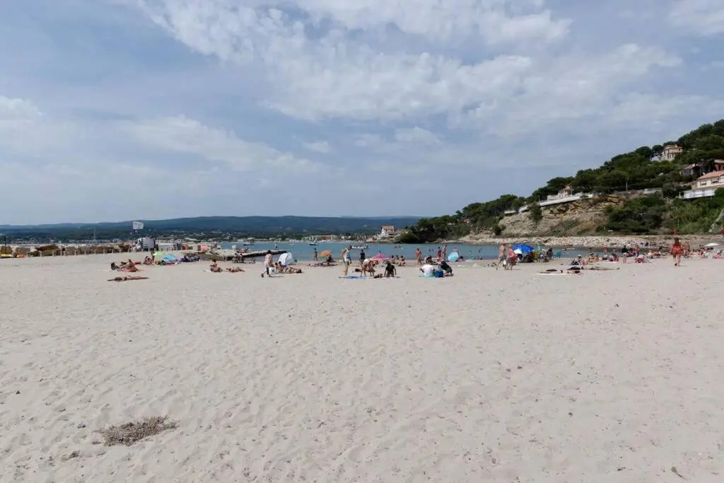 ST-CYR - Studio avec balcon, vue mer et proche plage