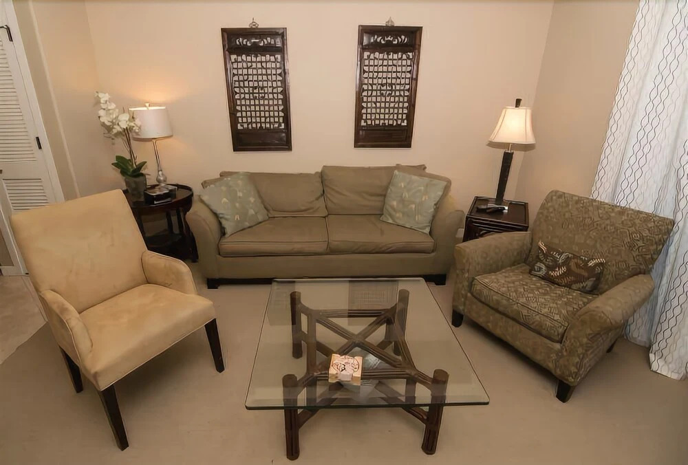 Close To The Beach, Shopping And Adventures!  3 Bed  3 Bedroom Condo