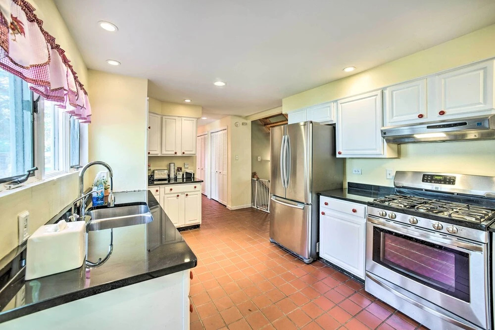 Pet-friendly Latham Retreat ~ 7 Mi to Albany!