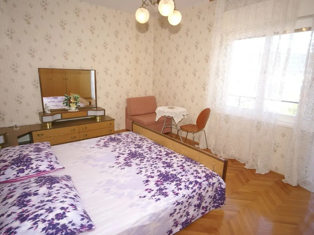Apartment in Vinisce 100m From the Sea