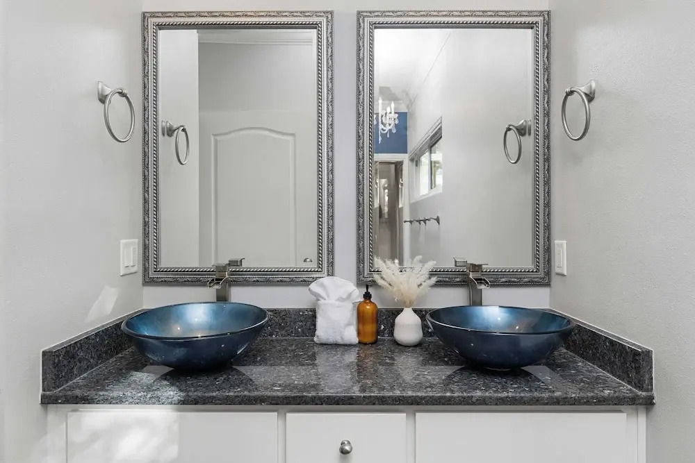 Pelican Retreat by Avantstay 5 Mins TO Beach Pet Friendly w/ Pool & Bbq!