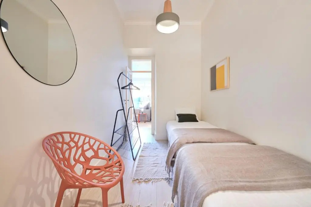 Charming 3BR APT w/ patio, by TimeCooler