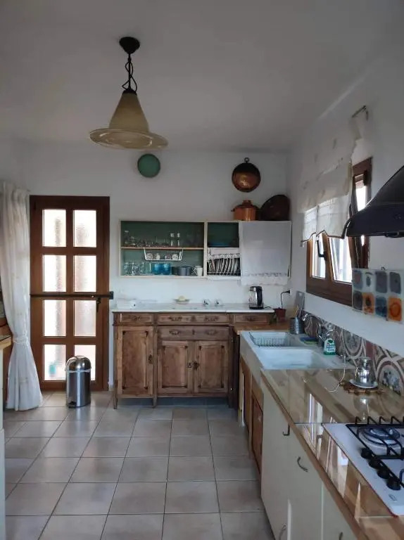 Aletraki -Off-Grid Retreat Above Heraklion, Peaceful Views
