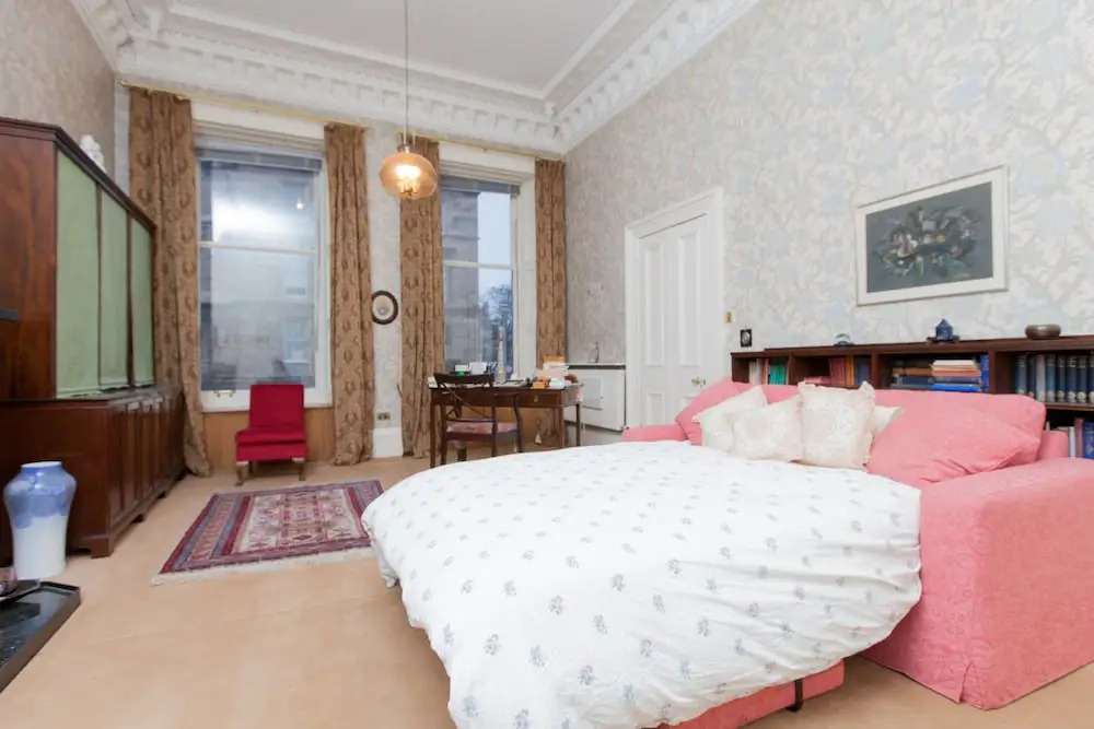 Quirky 2 Bedroom Property in West End
