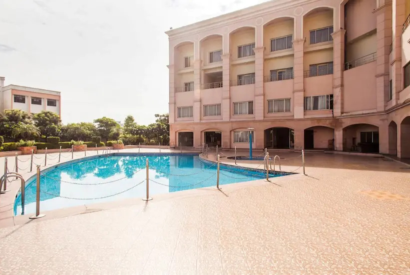 Ark Hotel And Resort