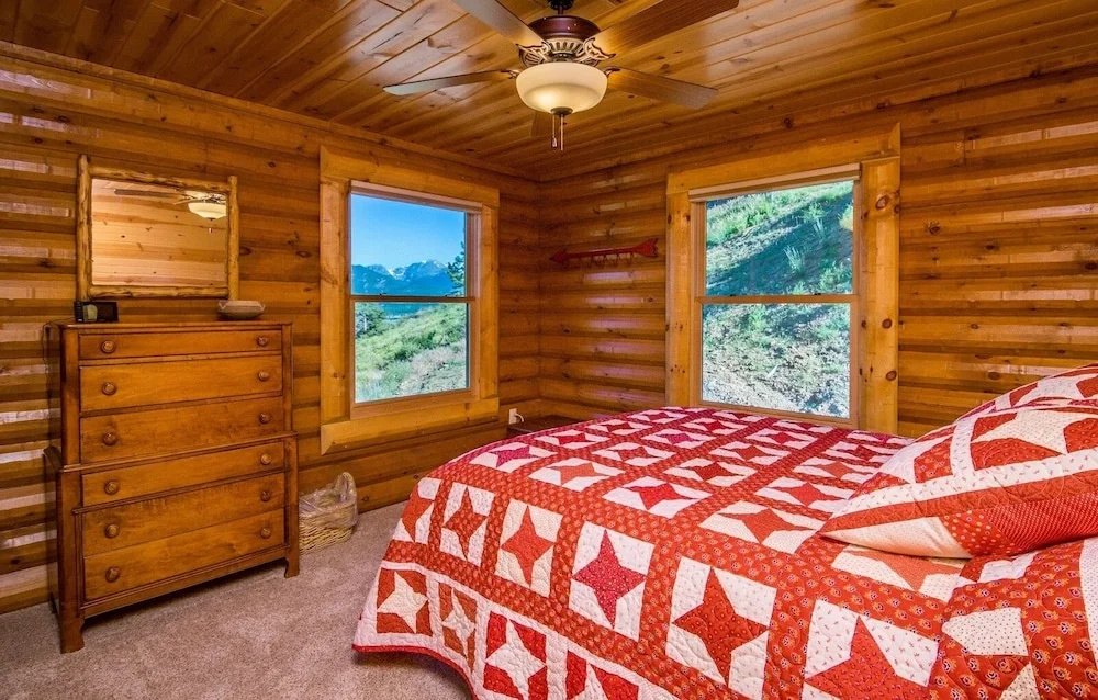 Armstrong Luxury Log Vacation  At Windcliff 4 Bedroom Home by RedAwning