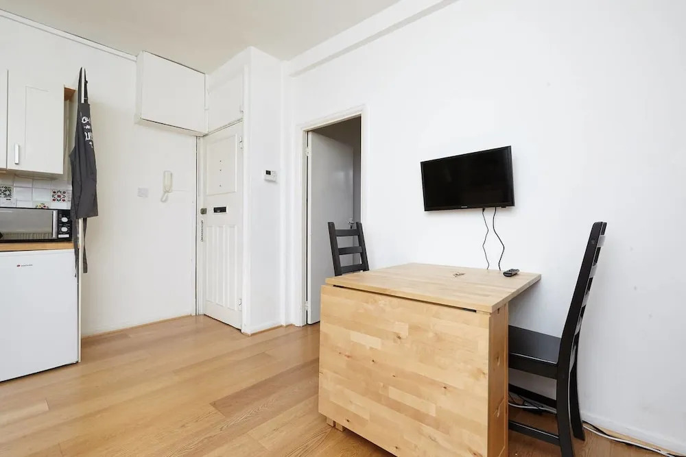 East London 1 Bedroom Flat With Terrace