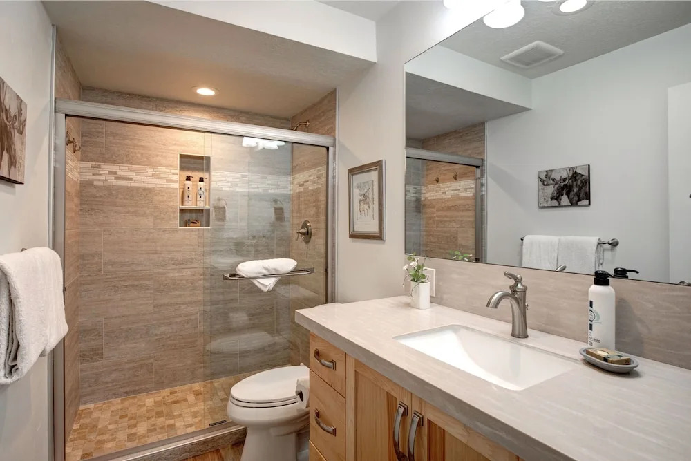 Snowcrest 300 1 Bedroom Condo by RedAwning