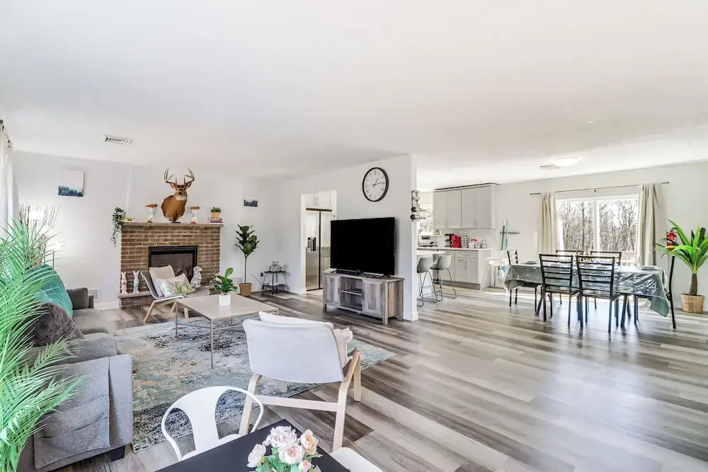 Hot Tub, Game Room: Peaceful Poconos Home!
