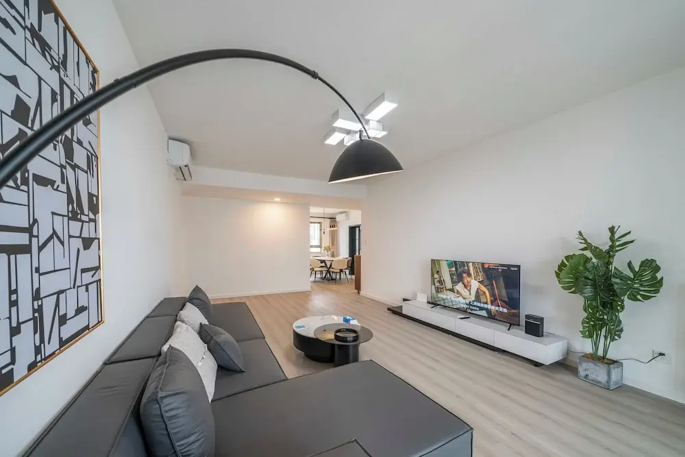 Tyms Spacious 3BR 2BA APT  Laishi Di