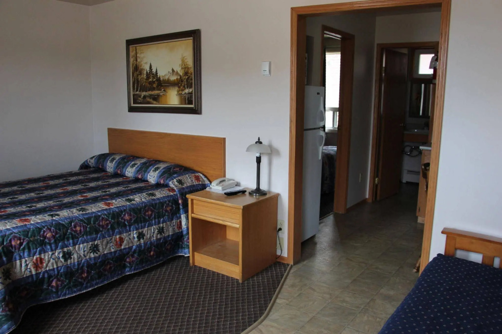 Lakehead Motel