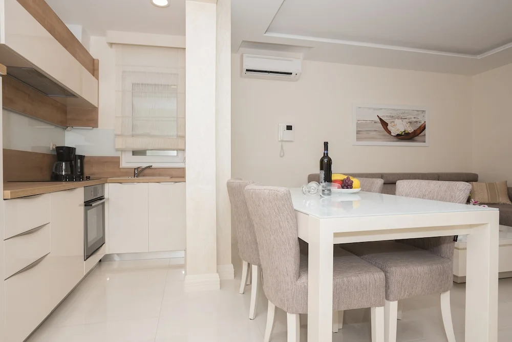 Apartments Leone