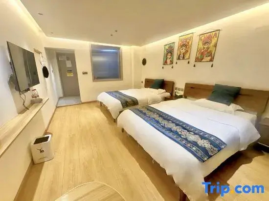 Sanshe Riverside Homestay (Kangding Love Song Square)