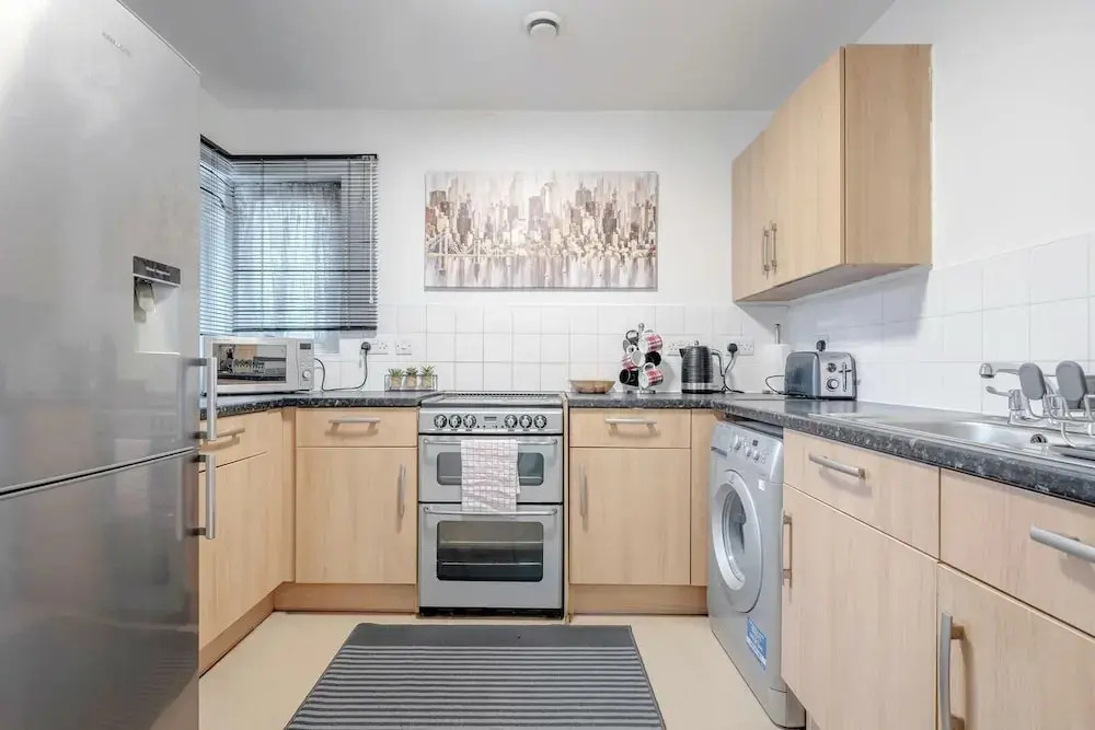 Luxury Central London Balcony 1-bed Apt w/ Parking