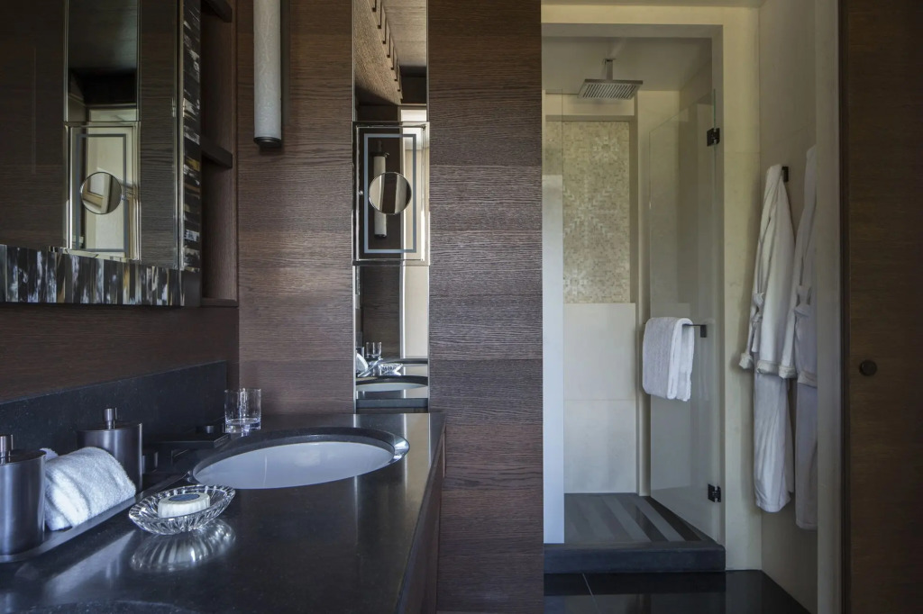 Отель Four Seasons Hotel Megeve