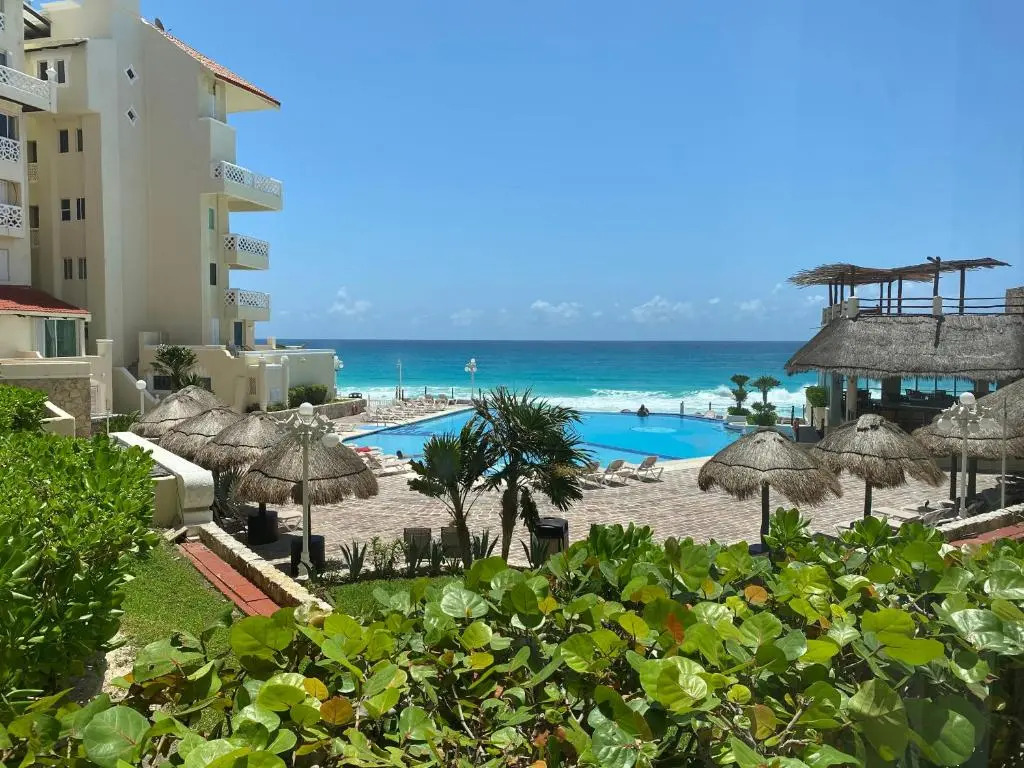 Cancun Plaza - Best Beach