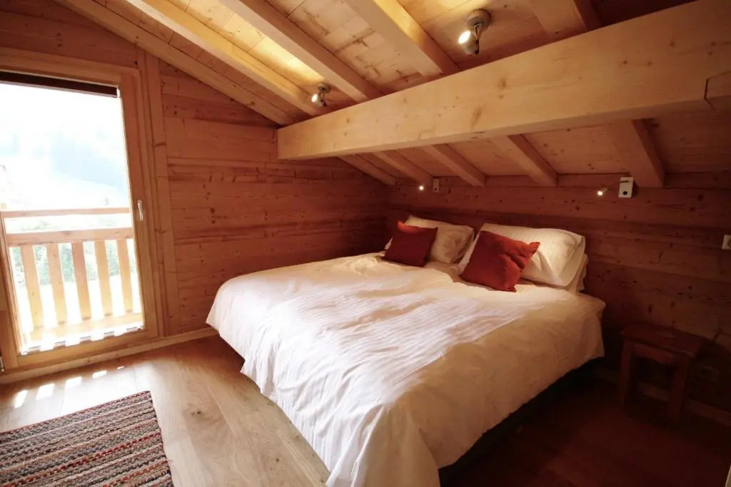 Chalet Timbers - Light and modern - sleeps 6 - Les Gets