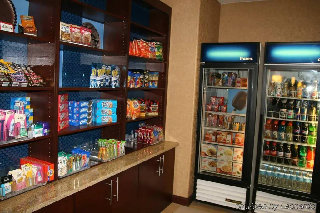 Hampton Inn & Suites Ontario