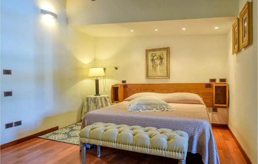 Lovely Home In Castiglione Della Pesc