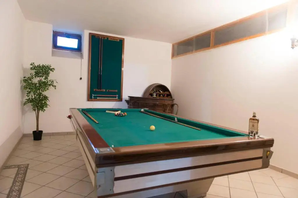 loft style taverna