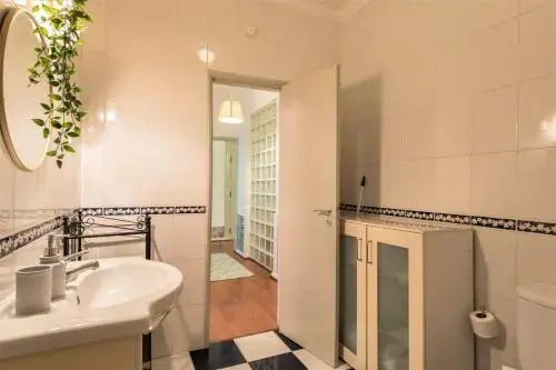 Charming Chiado 2Bedr W/Balcony And View