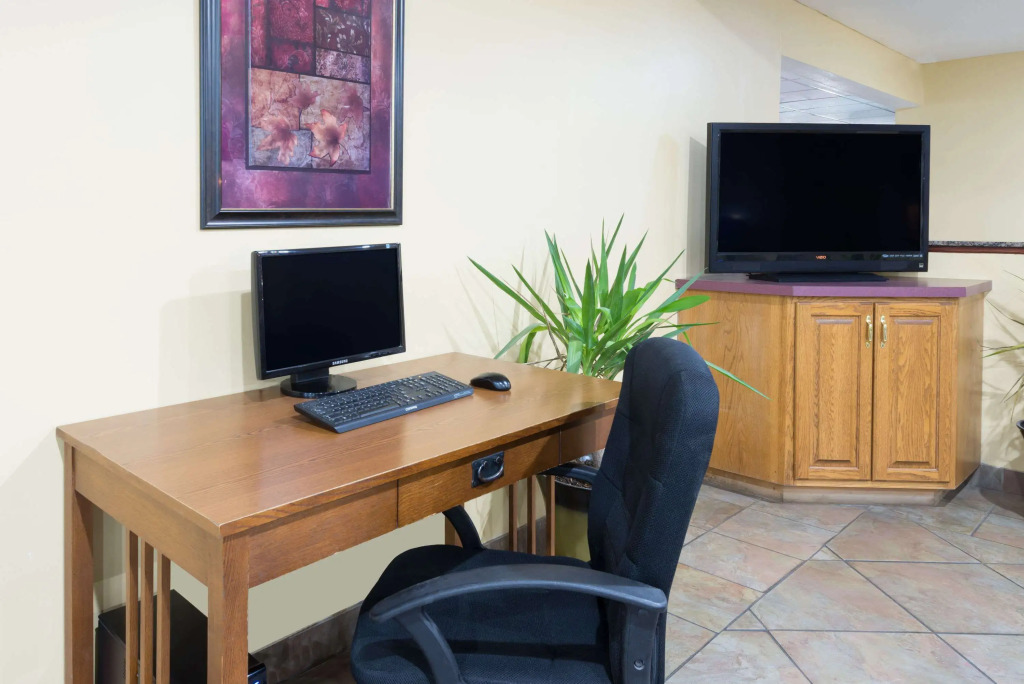 Super 8 by Wyndham Morgantown