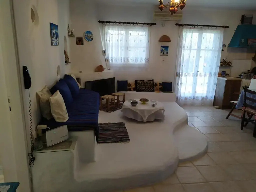 Traditional House Marivilla