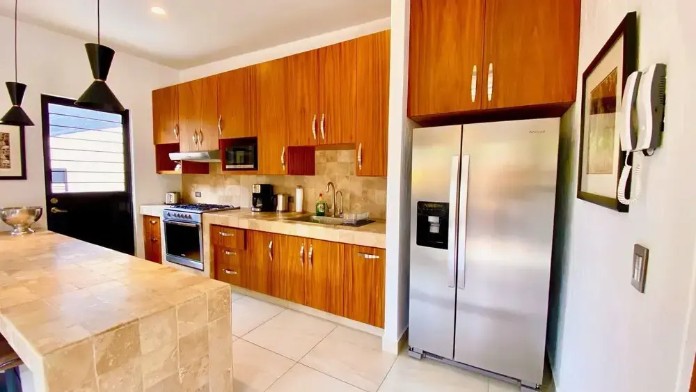 Renovated 1 Bdrm Guest House -walk to Everything -bikes -gym - Pickleball Court