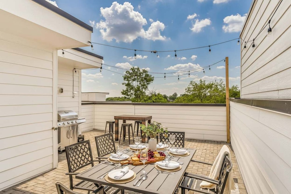 Grill Fire Pit Views Near Downtown Nashville
