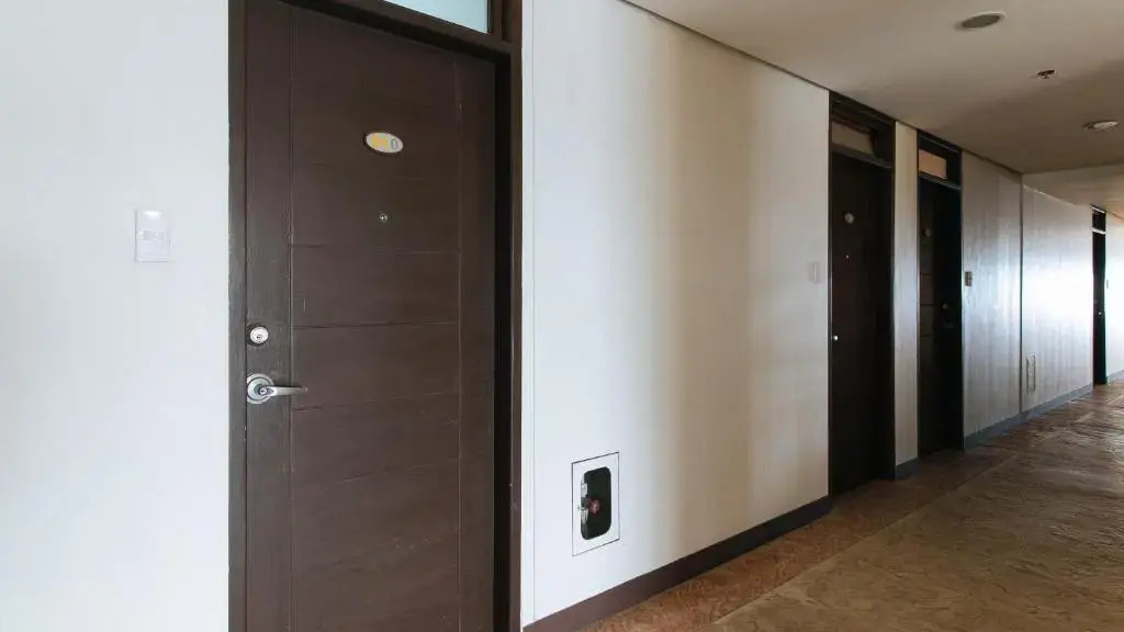 RedDoorz Premium @ Paseo Verde Las Pinas
