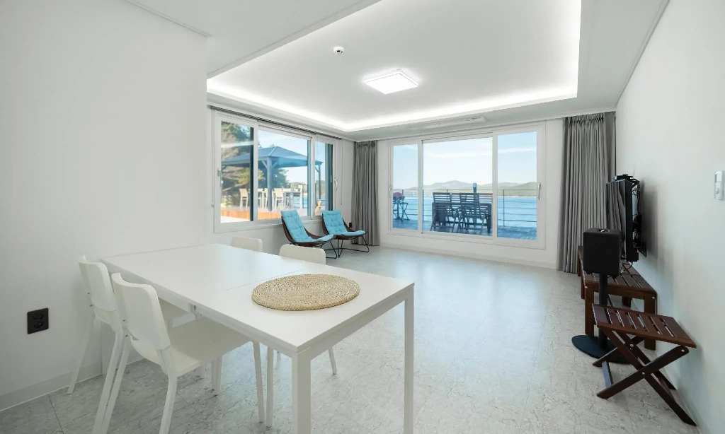 Geojae Uon Poolvilla Pension