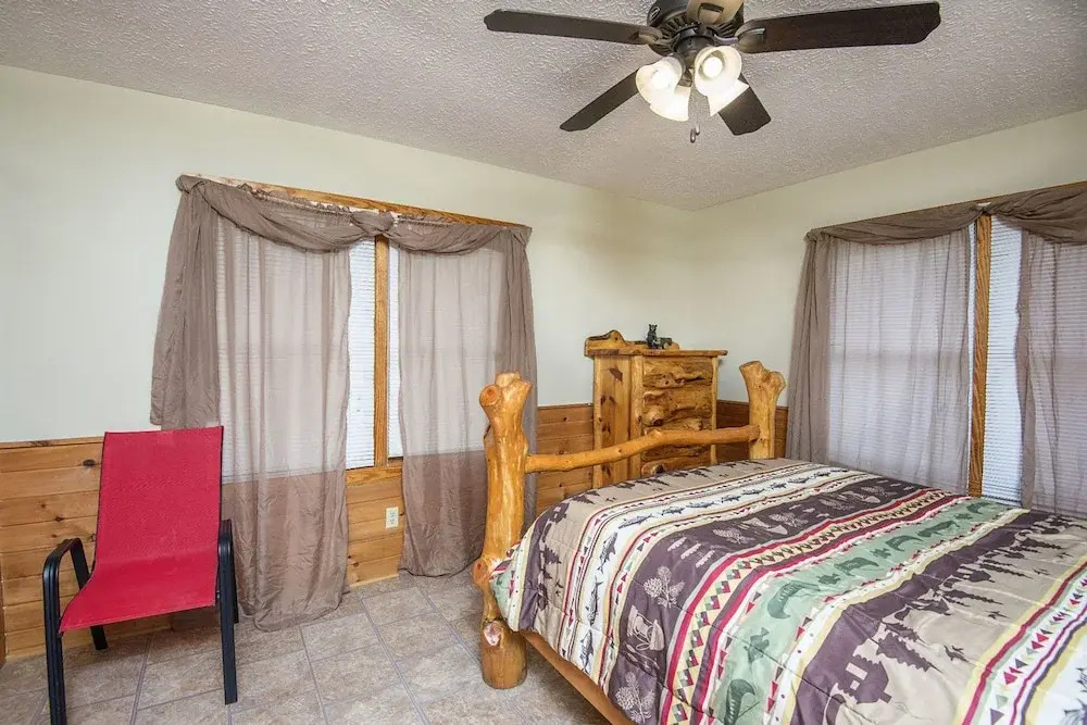 Hi-bear-nate by Eagles Ridge Resort