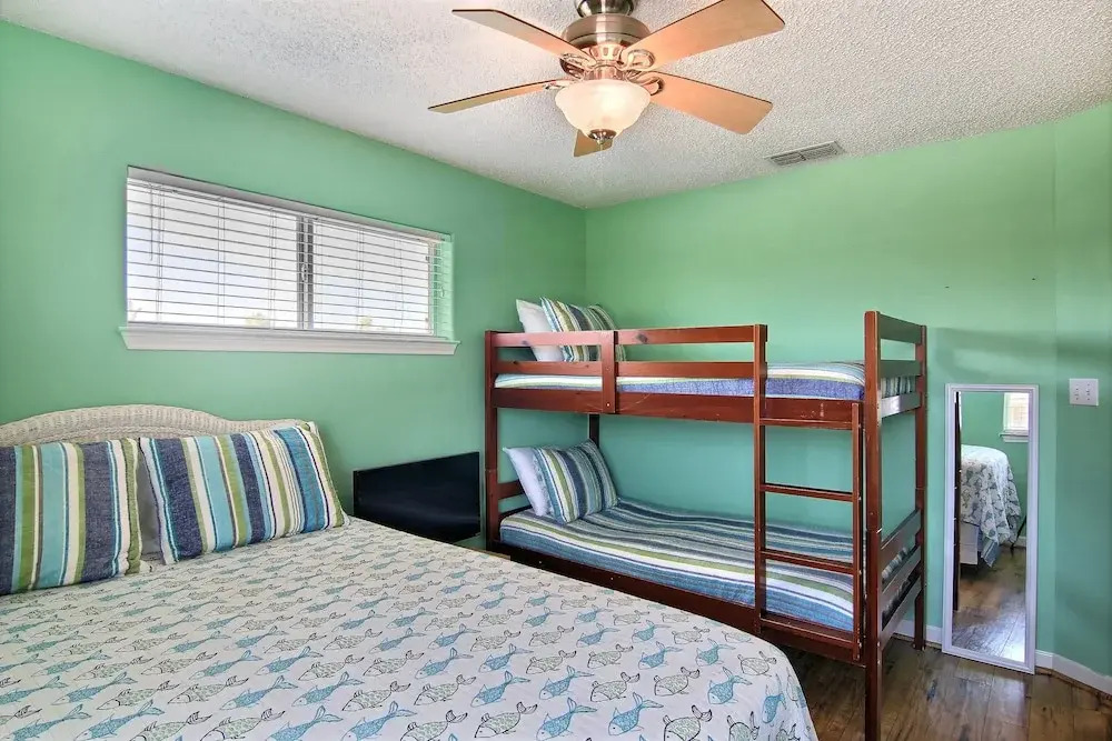 Quitcha Beach Inn 4 Bedrooms 2 Bathrooms Home